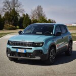 Jeep Avenger eHybrid-Avenger mit „Anschieber“ 14