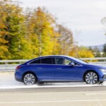 DE Der EQE auf dem abgesperrten Mercedes-Benz Prüf- und Testgelände in Immendingen, Baden-Württemberg, beim Beschleunigen auf einer Fahrbahn mit verschiedenen Reibwiderständen (µ-Split). // The EQE on the closed off Mercedes-Benz Test Centre in Immendingen, Baden-Württemberg, accelerating on a road with different frictional resistances (µ-split).